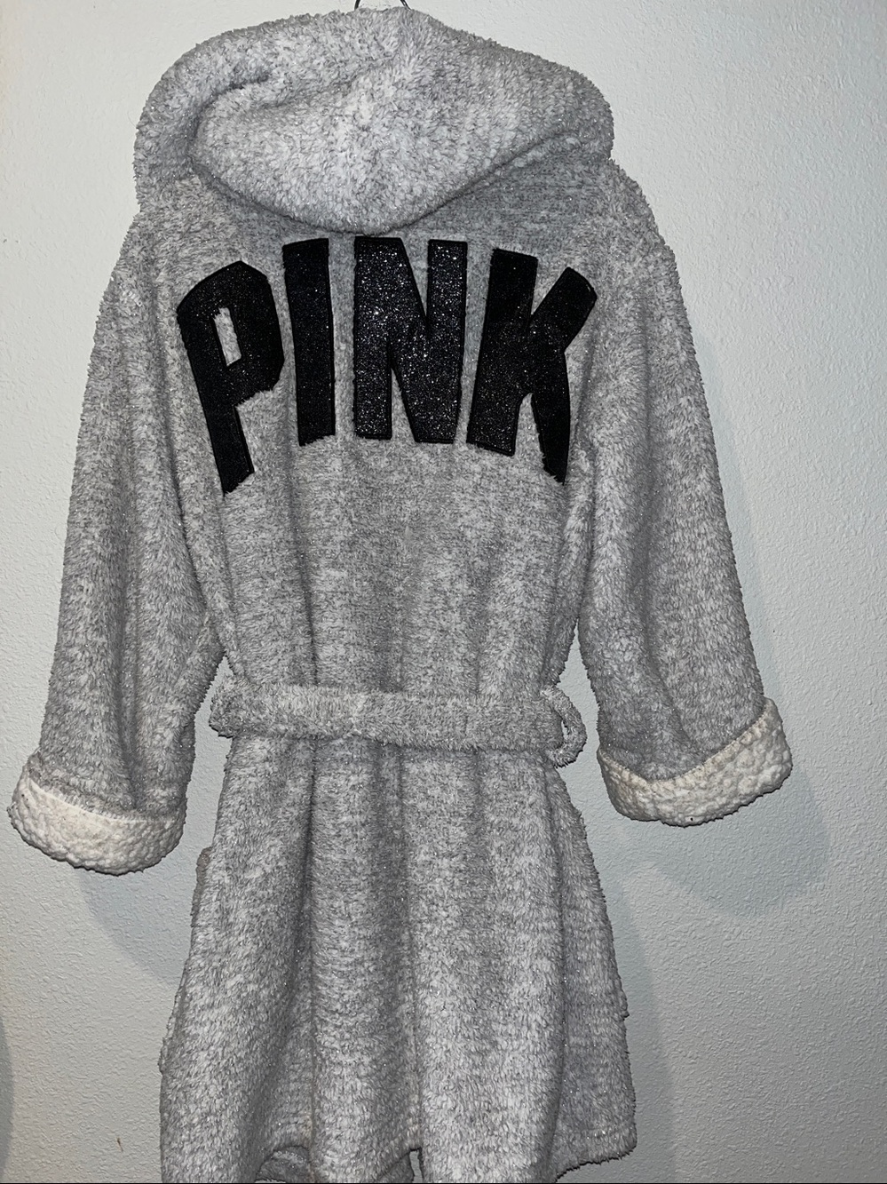 PINK Victoria's Secret Gray Hooded Teddy Robe with White Sherpa Trim
Sz M/L